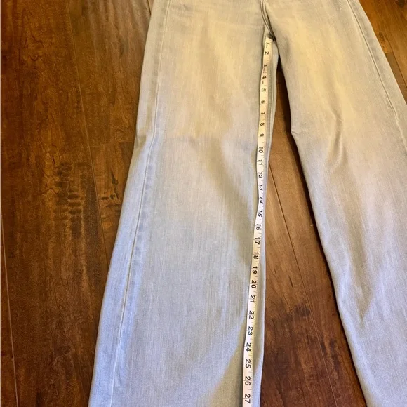 Carly Jean Los Angeles Light Wash Wide-Leg Hollands Jeans - Picture 5 of 6